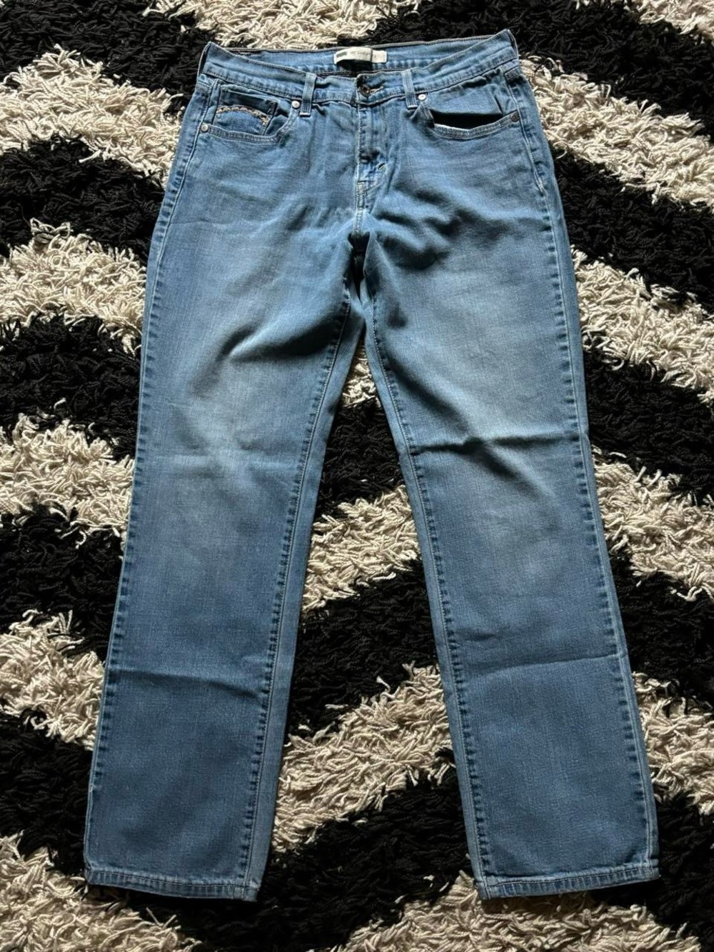 Levi’s 505 Straight Leg Medium Wash Denim Mid Rise Jeans Women’s 30W